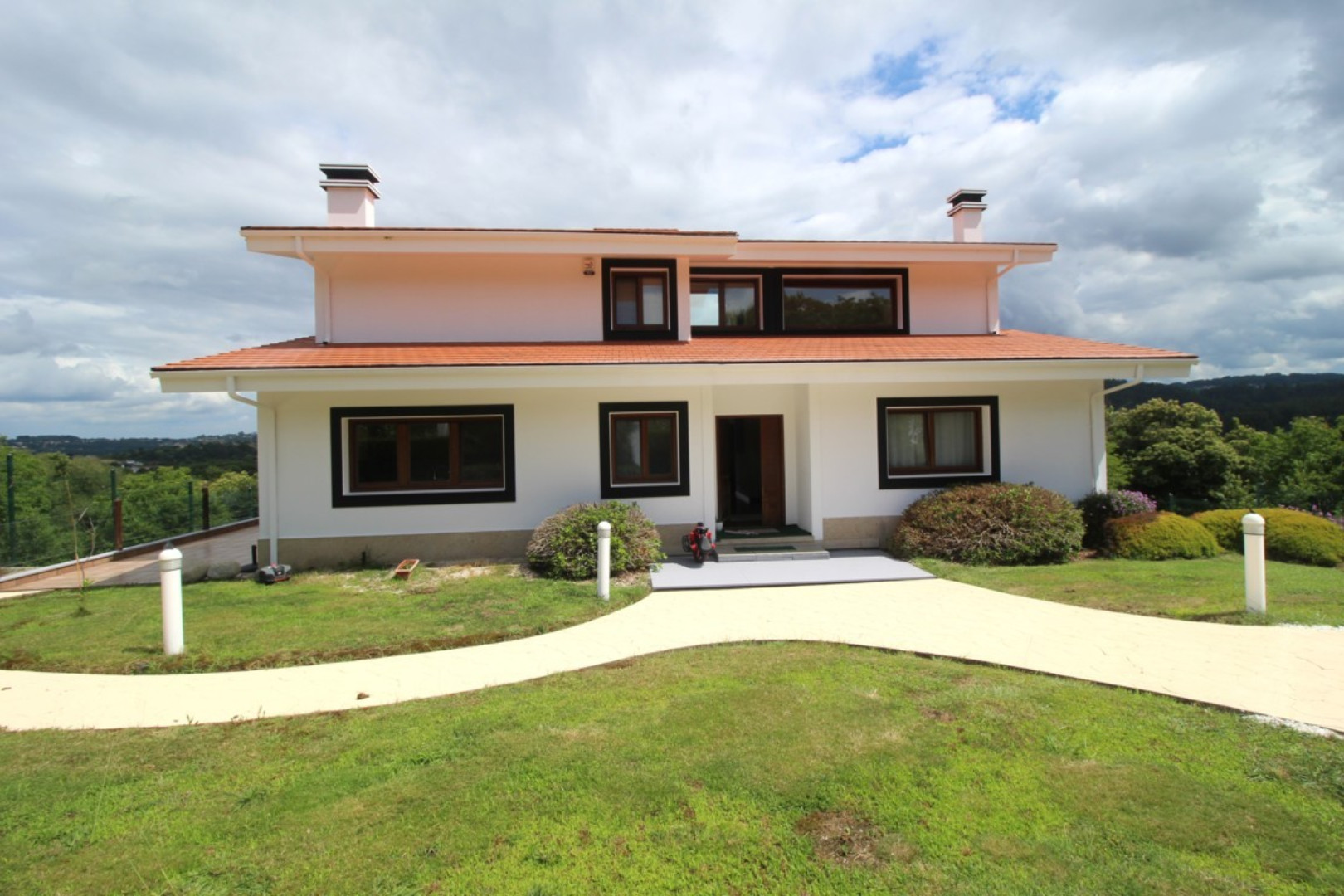 ESPECTACULAR VIVIENDA CON PISCINA Y ASCENSOR - BETANZOS